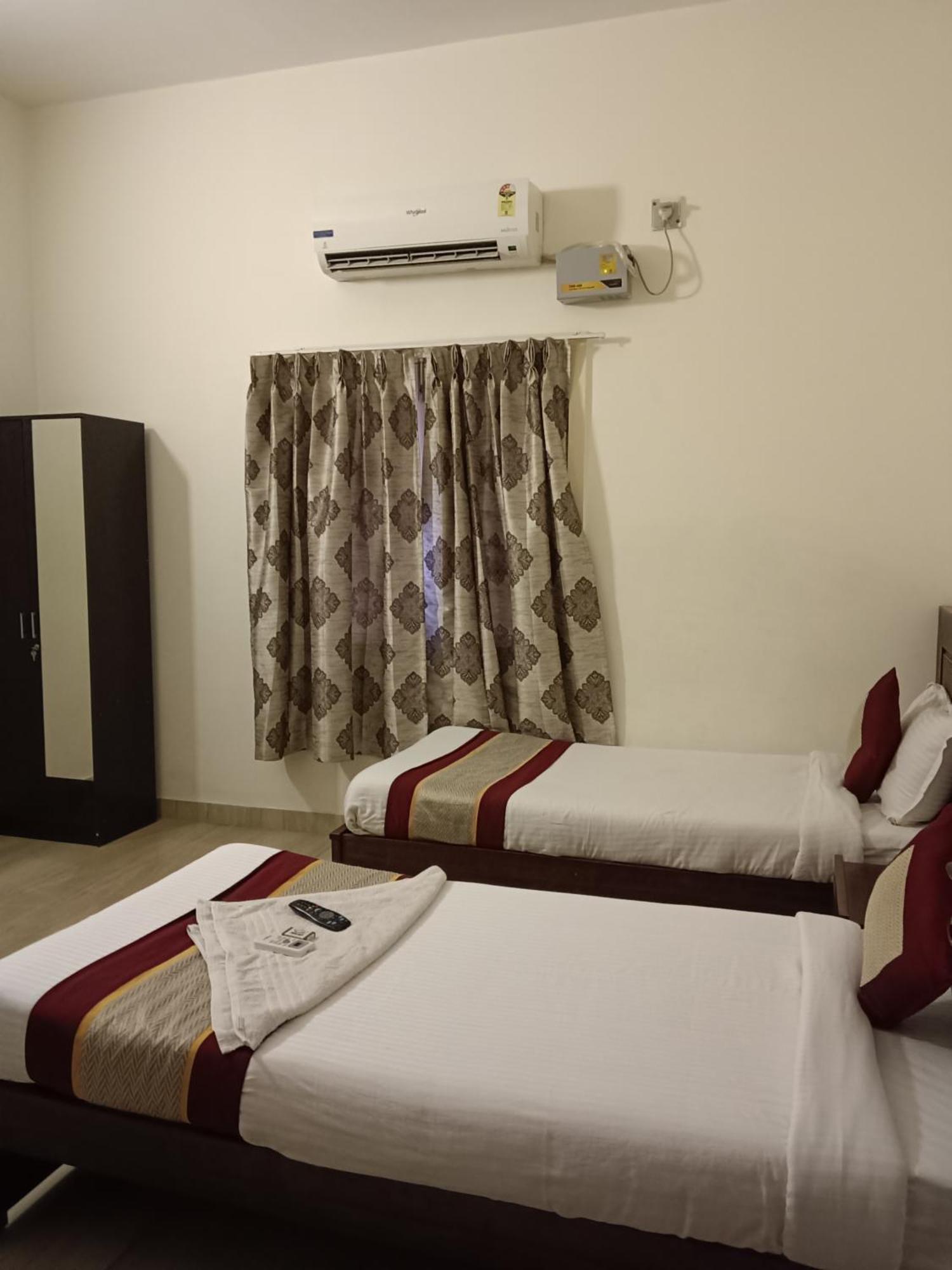 Iris Comfort Inn Madras Buitenkant foto