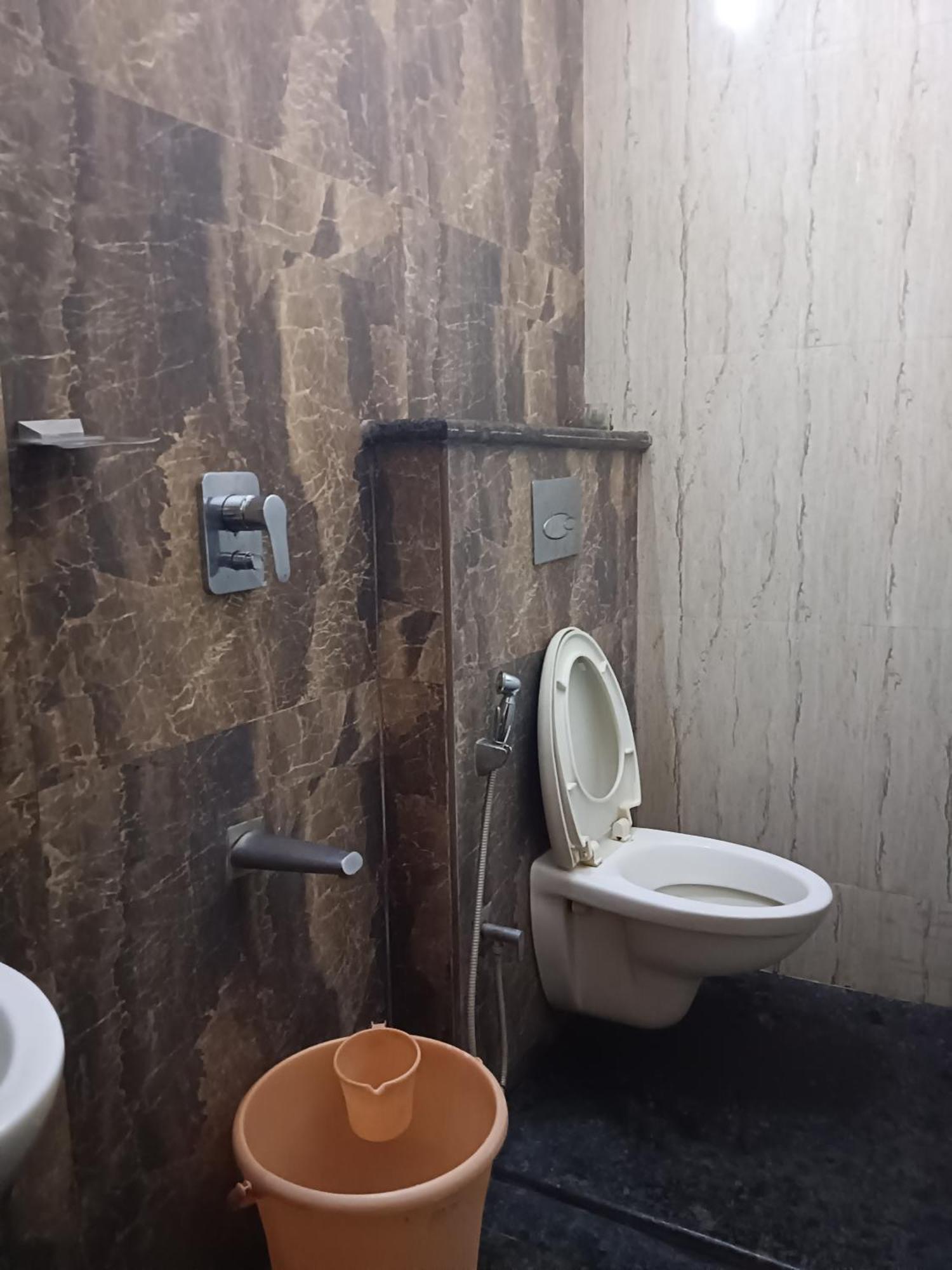 Iris Comfort Inn Madras Buitenkant foto