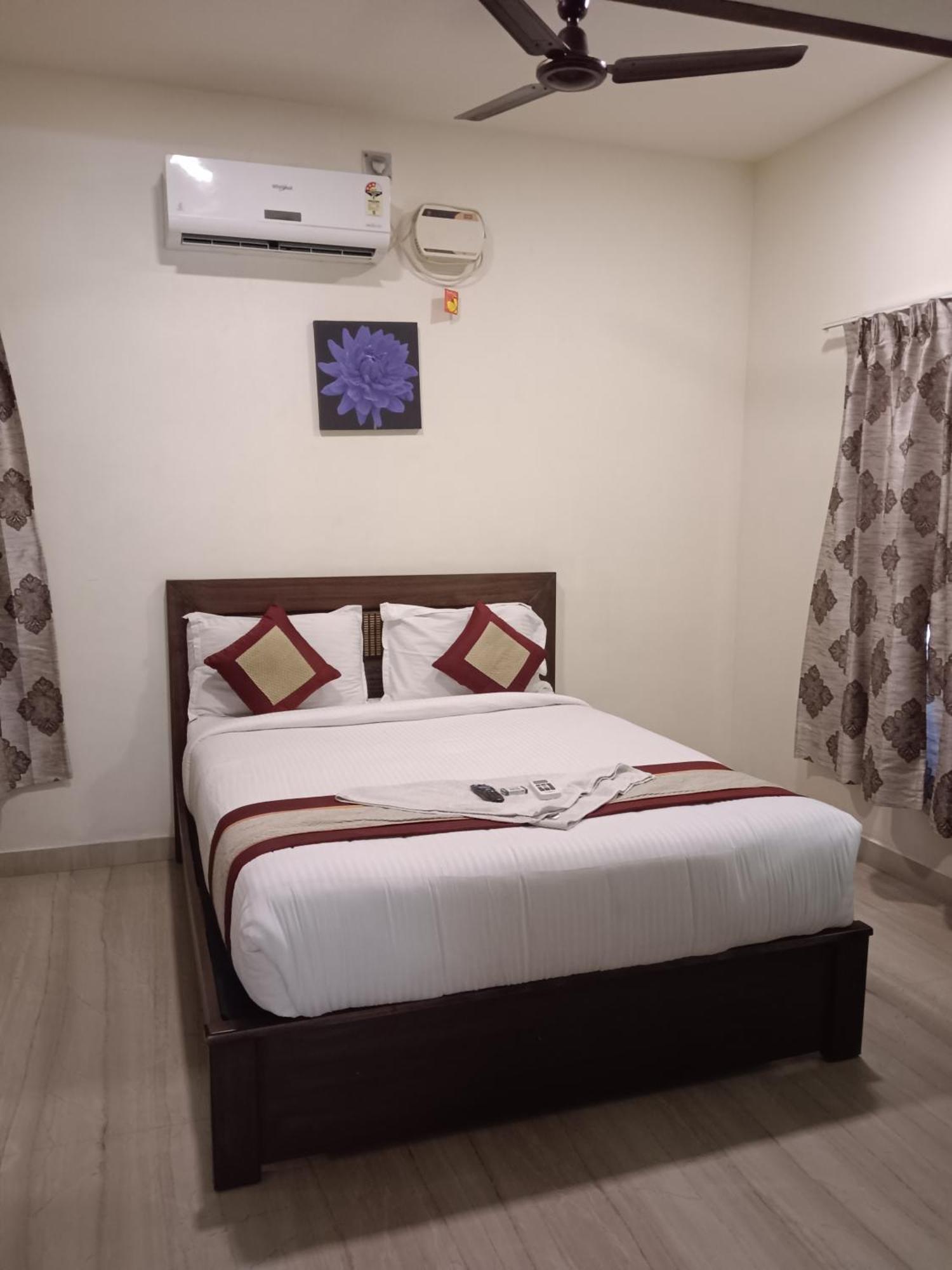 Iris Comfort Inn Madras Buitenkant foto