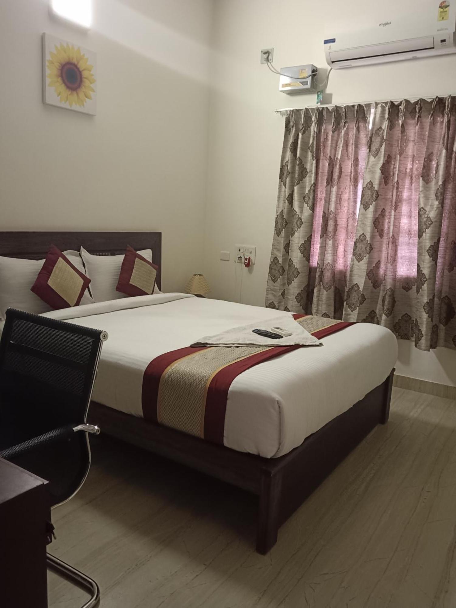 Iris Comfort Inn Madras Buitenkant foto