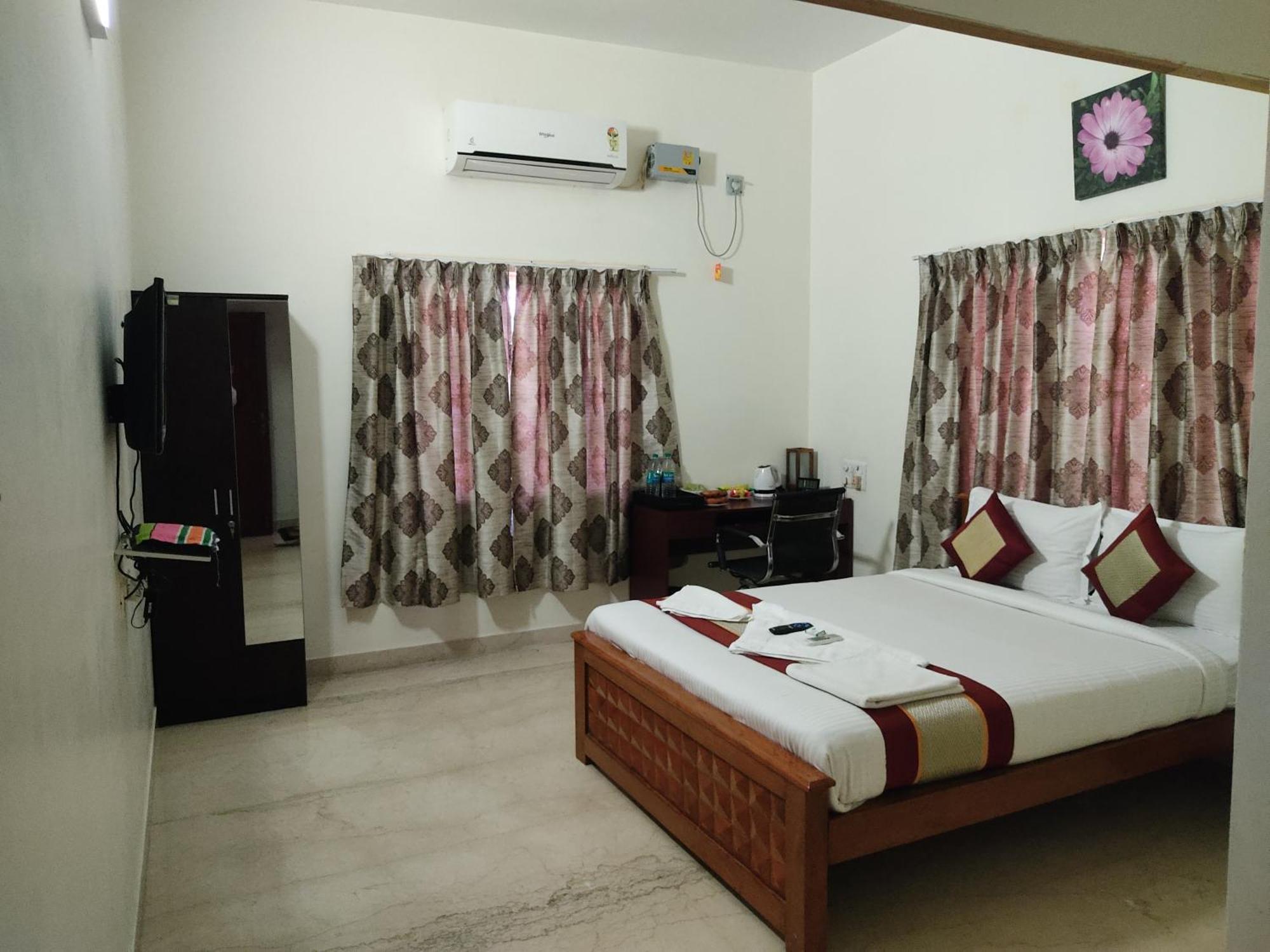 Iris Comfort Inn Madras Buitenkant foto