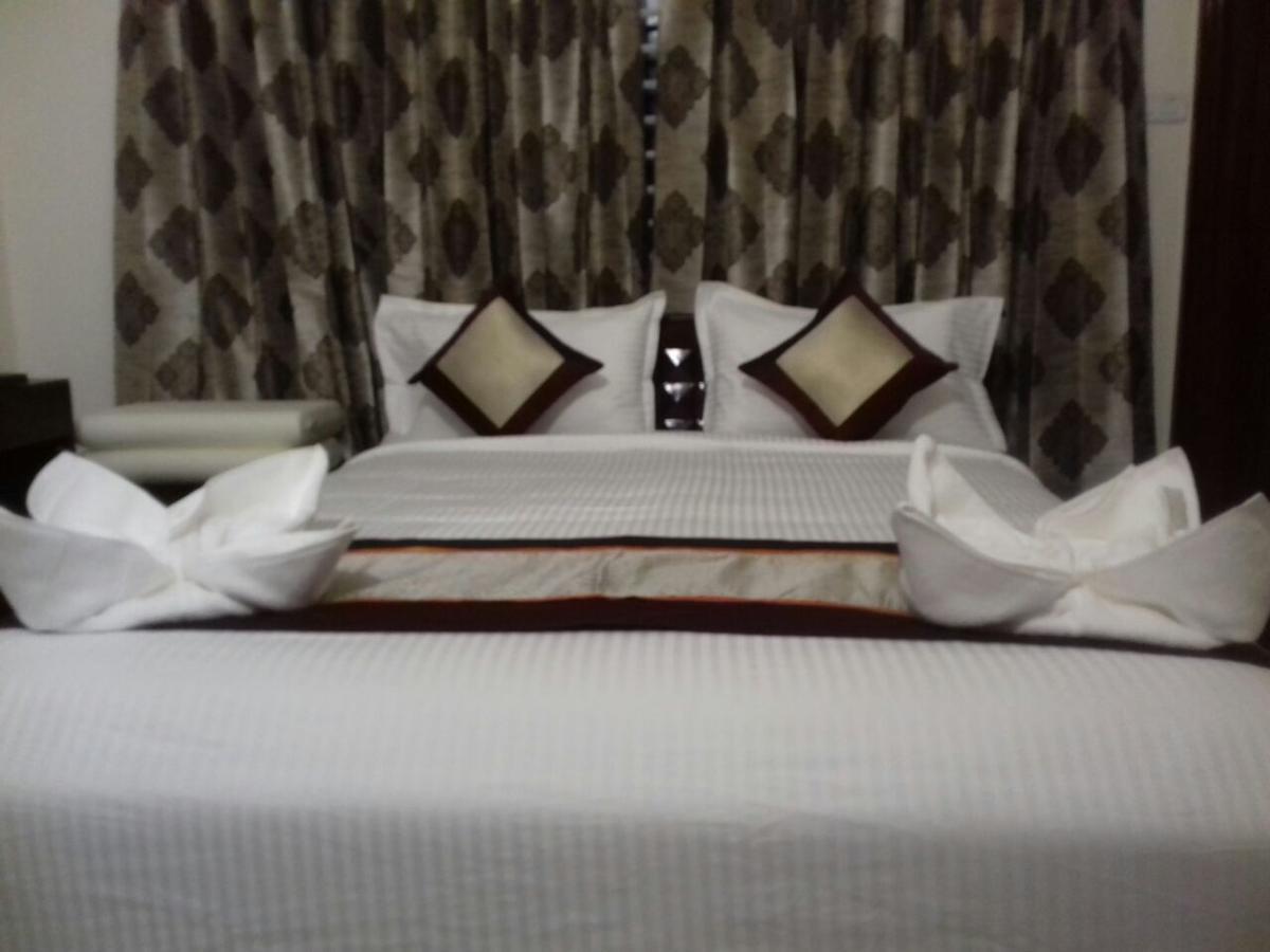 Iris Comfort Inn Madras Buitenkant foto