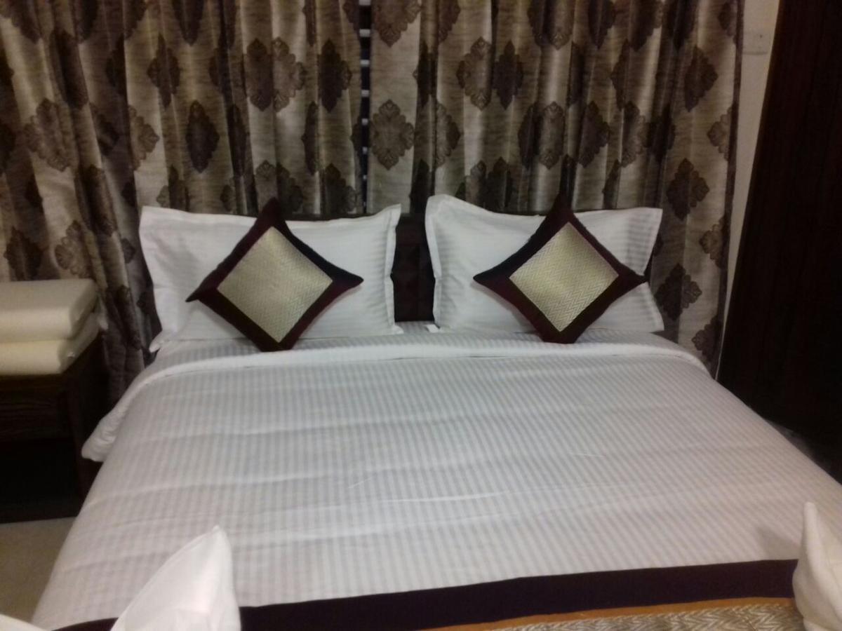 Iris Comfort Inn Madras Buitenkant foto