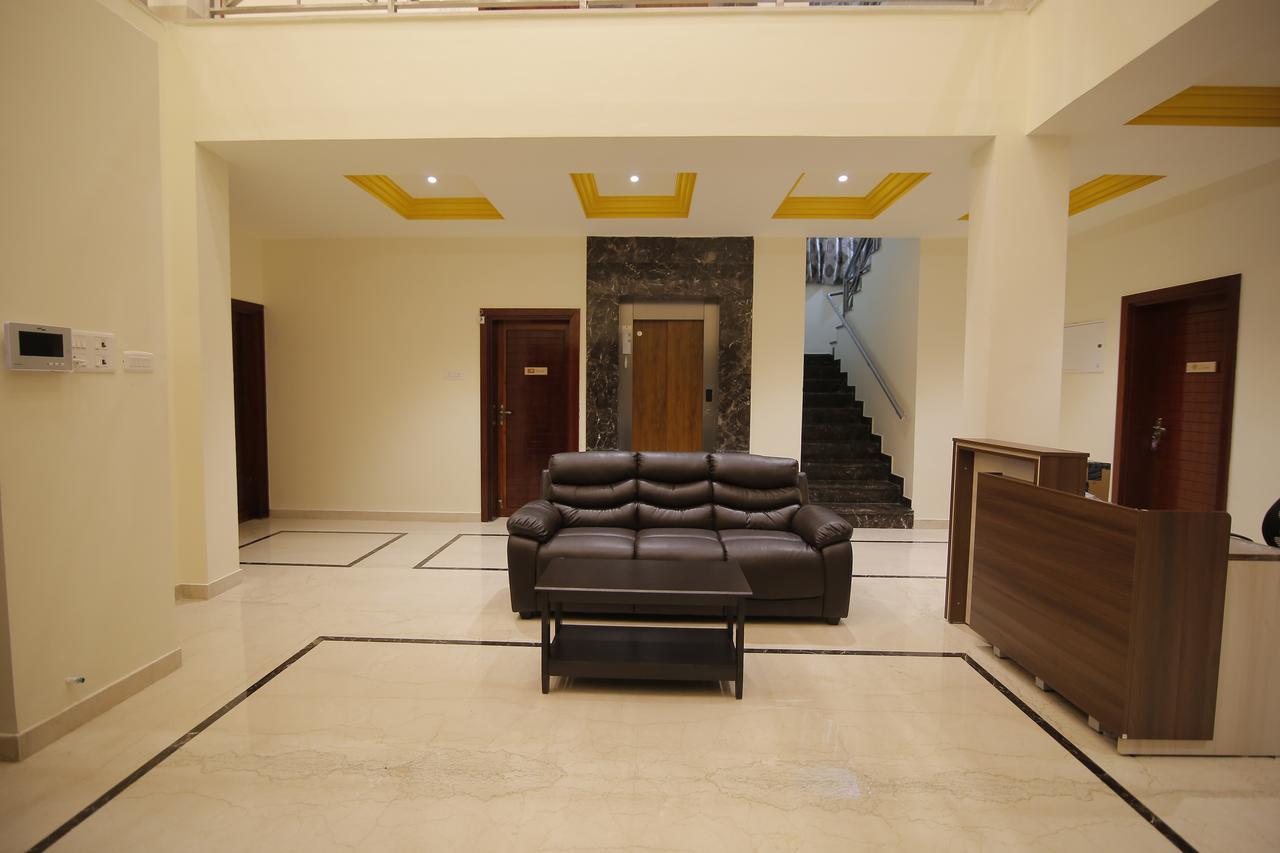 Iris Comfort Inn Madras Buitenkant foto