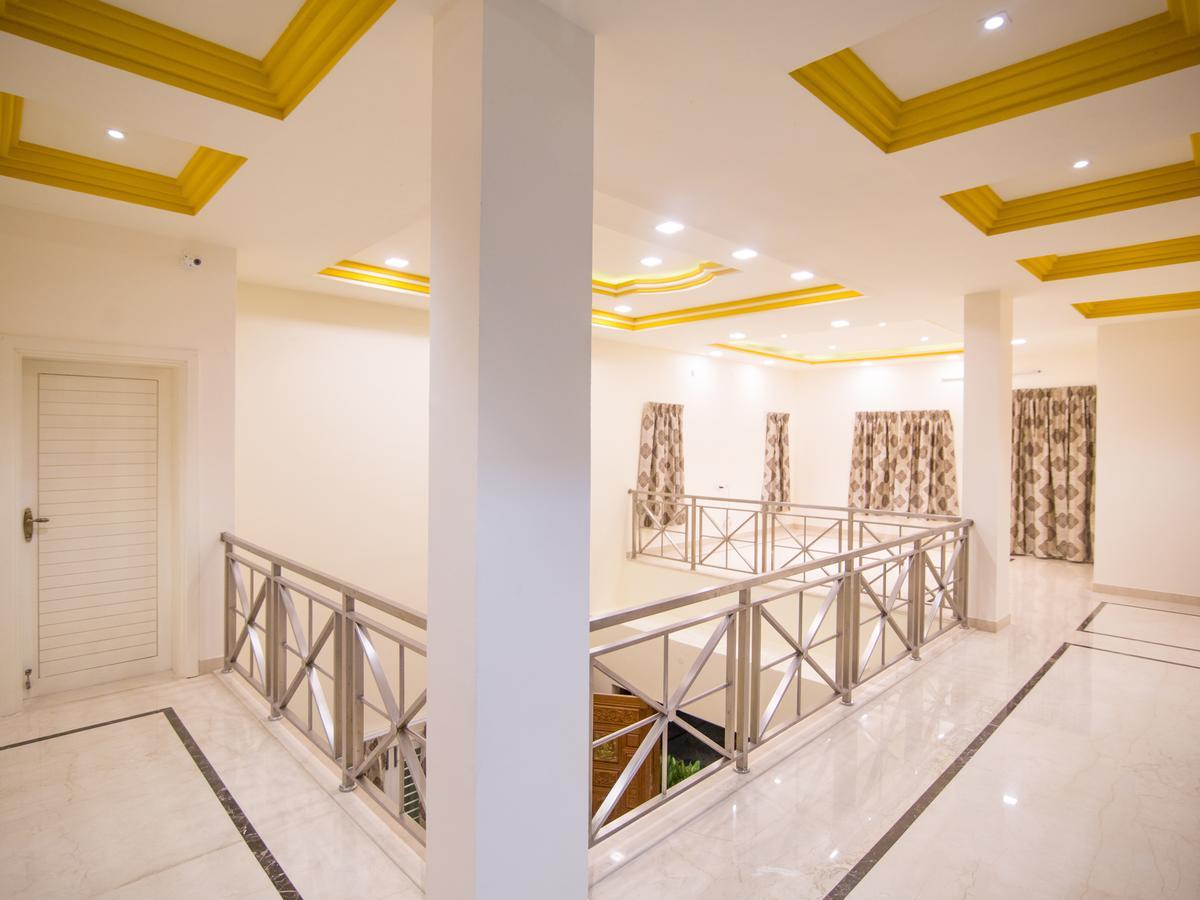 Iris Comfort Inn Madras Buitenkant foto